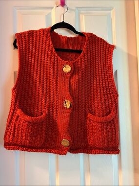 Chunky Knit Sleeveless Sweater with Pockets and Oversized Gold Buttons